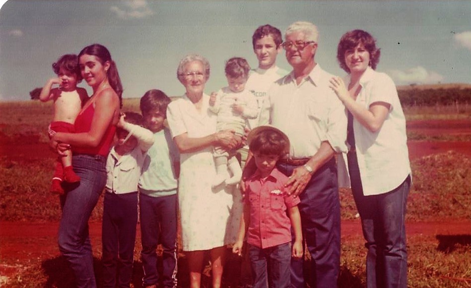 Fotos antiga de Marden com a família no sítio