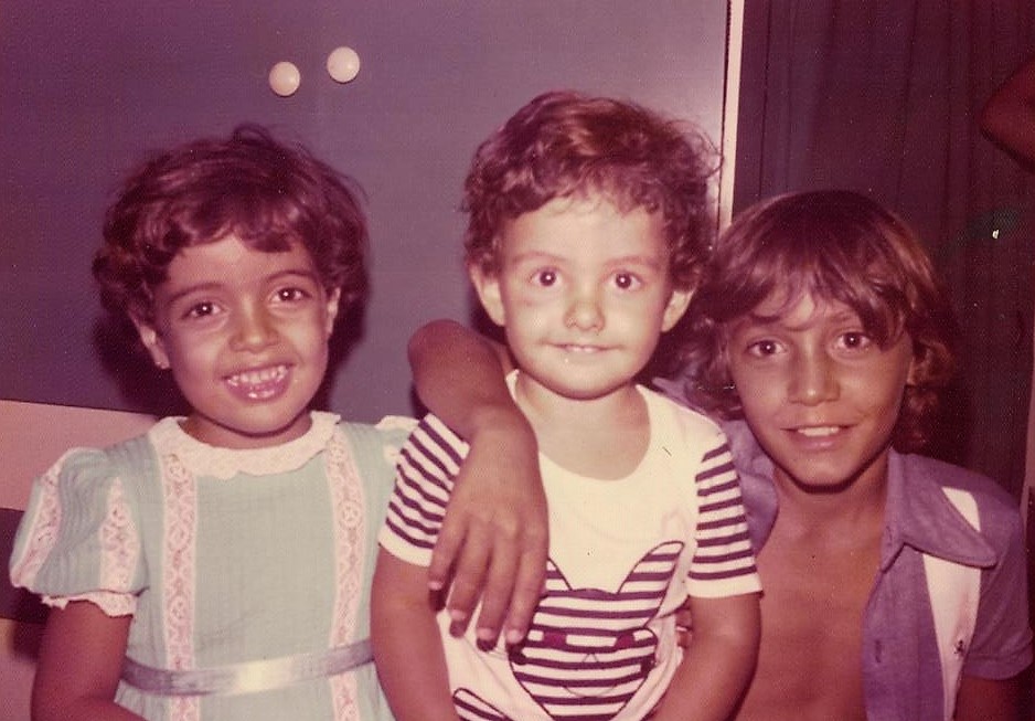Lilih, Marden e irmão quando crianças